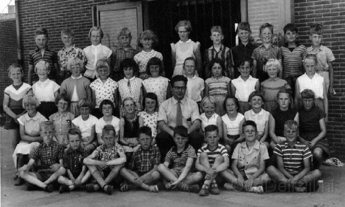 Schoolfoto Jan Ligthart klas 3 1956 - 1957 1.jpg